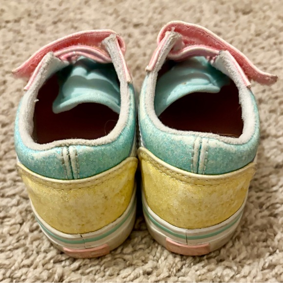 Vans - Picture 4 of 5